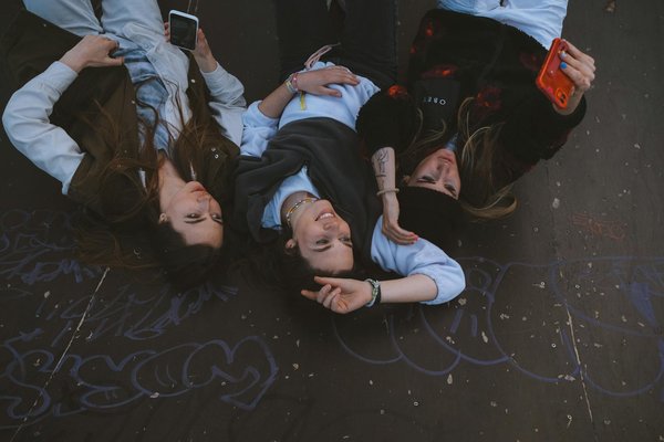 Les Essentiels de la Mode : Analyse des Tendances Émergentes des Derniers Défilés